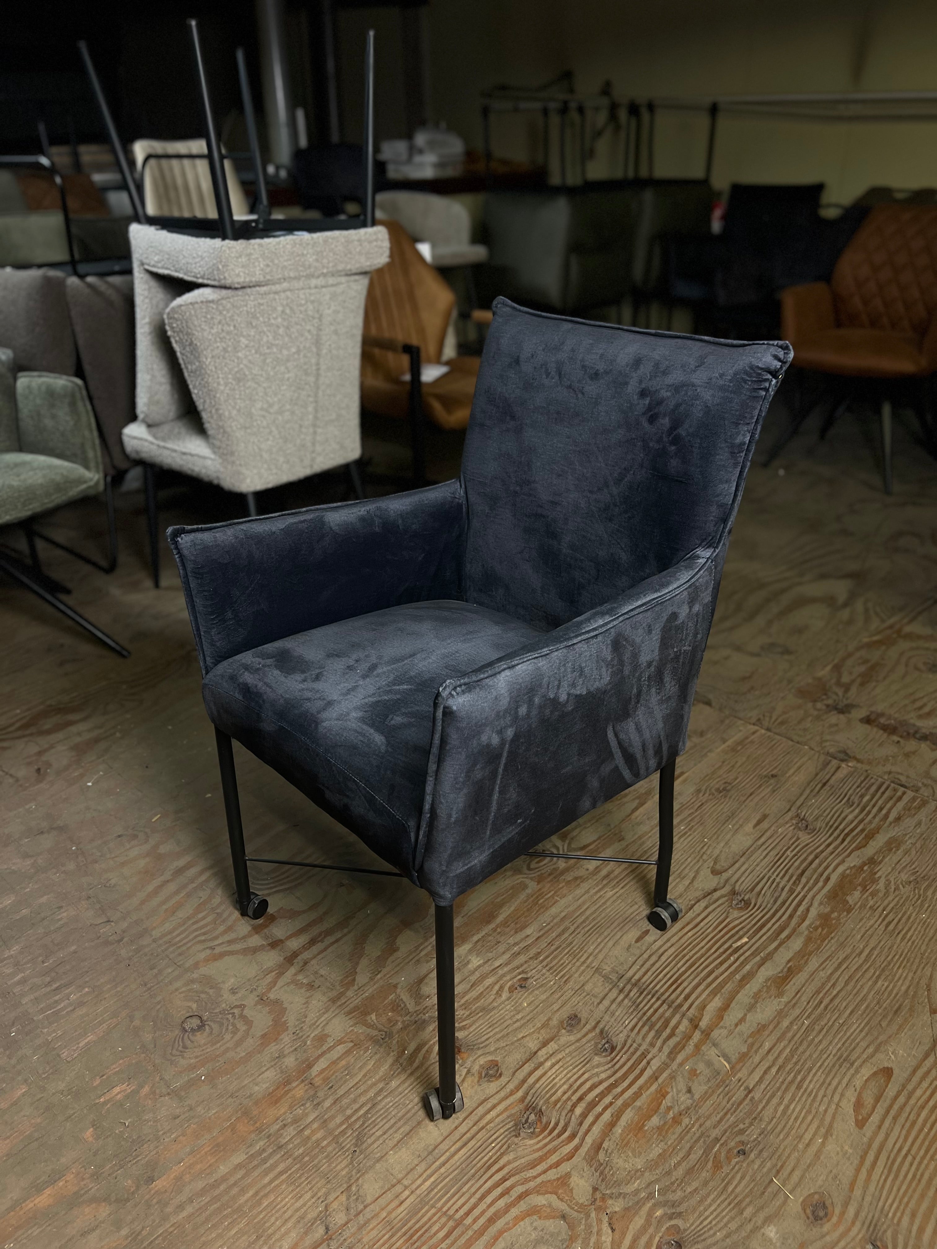 De Friese Meubeljongens