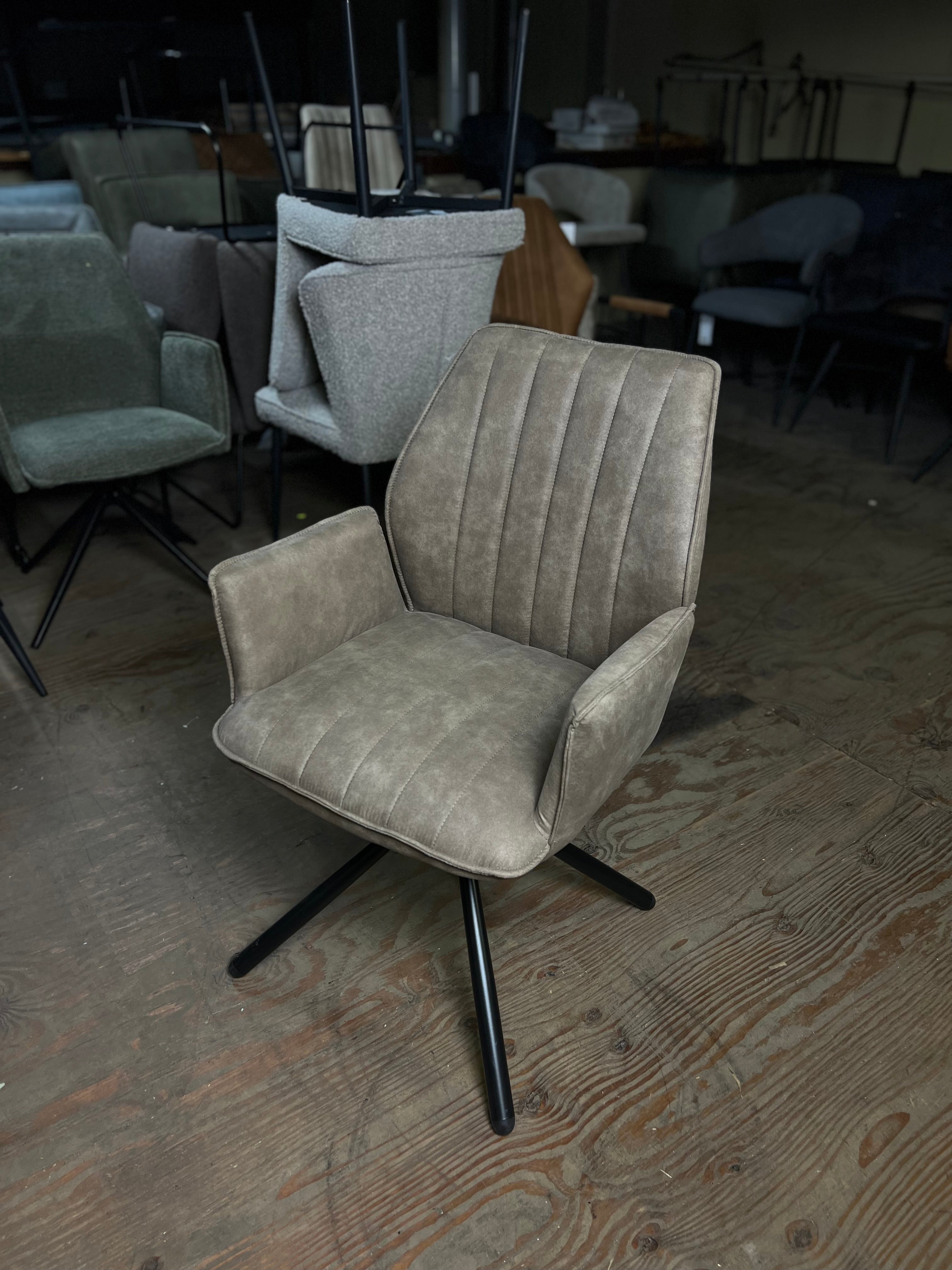 De Friese Meubeljongens