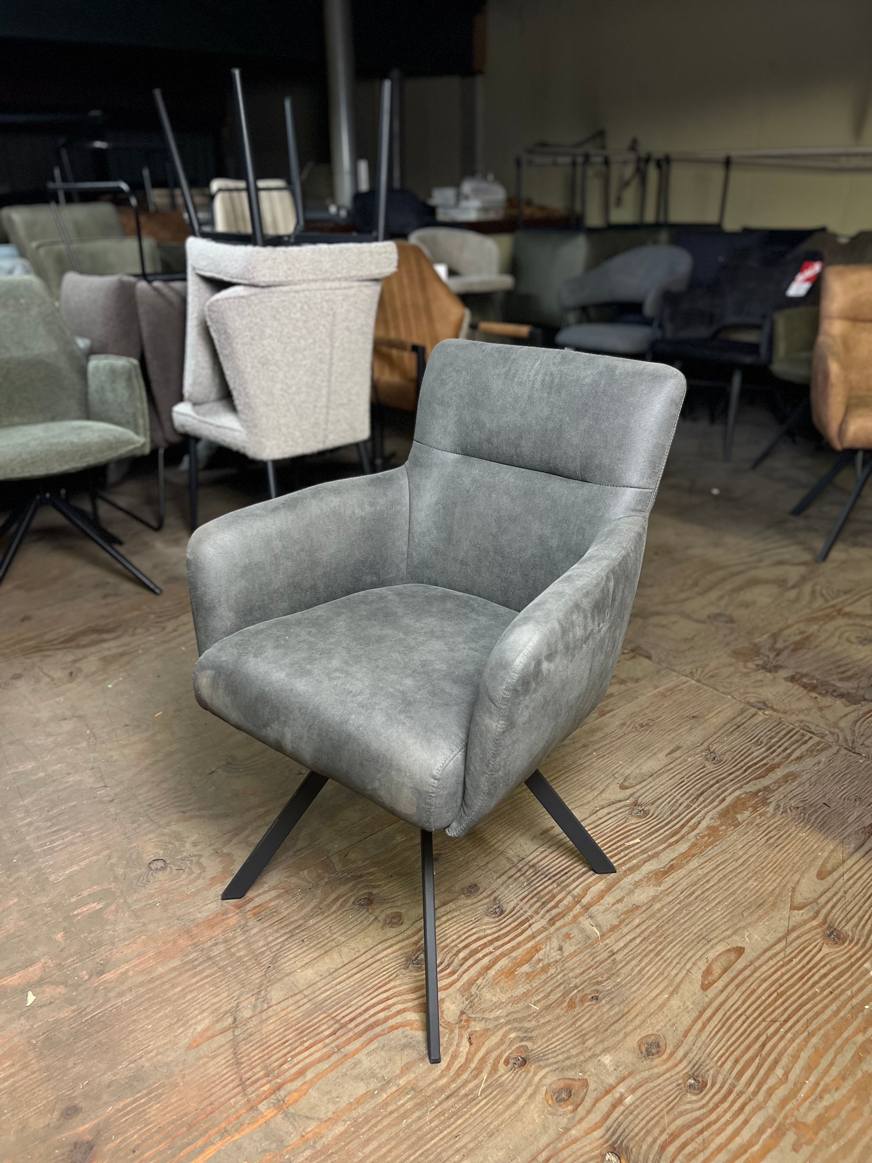 De Friese Meubeljongens