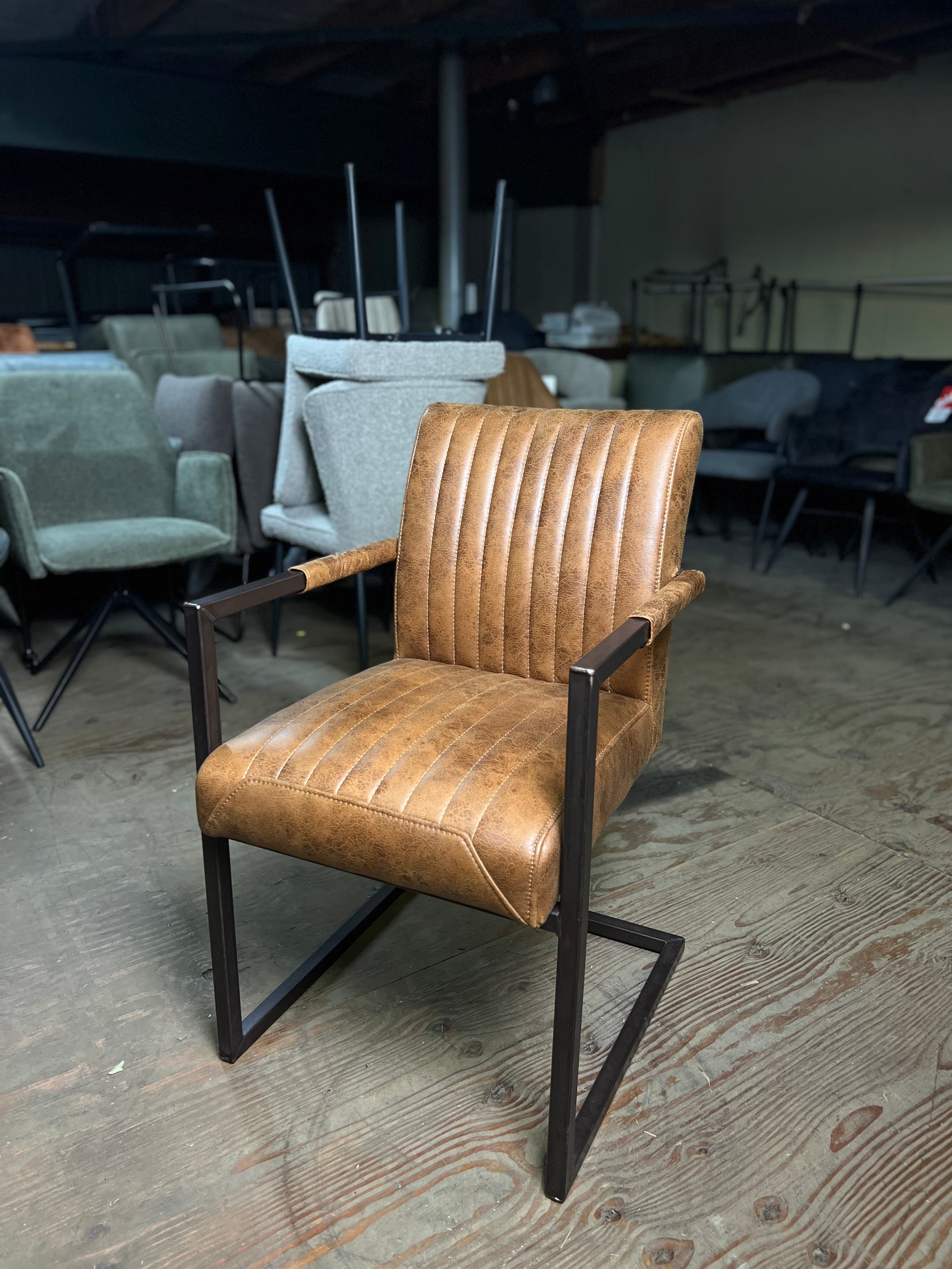 De Friese Meubeljongens