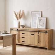Dressoir Hygge 180 cm met 2 deuren en 3 lades in Natur-afwerking, sfeerfoto in eetkamer