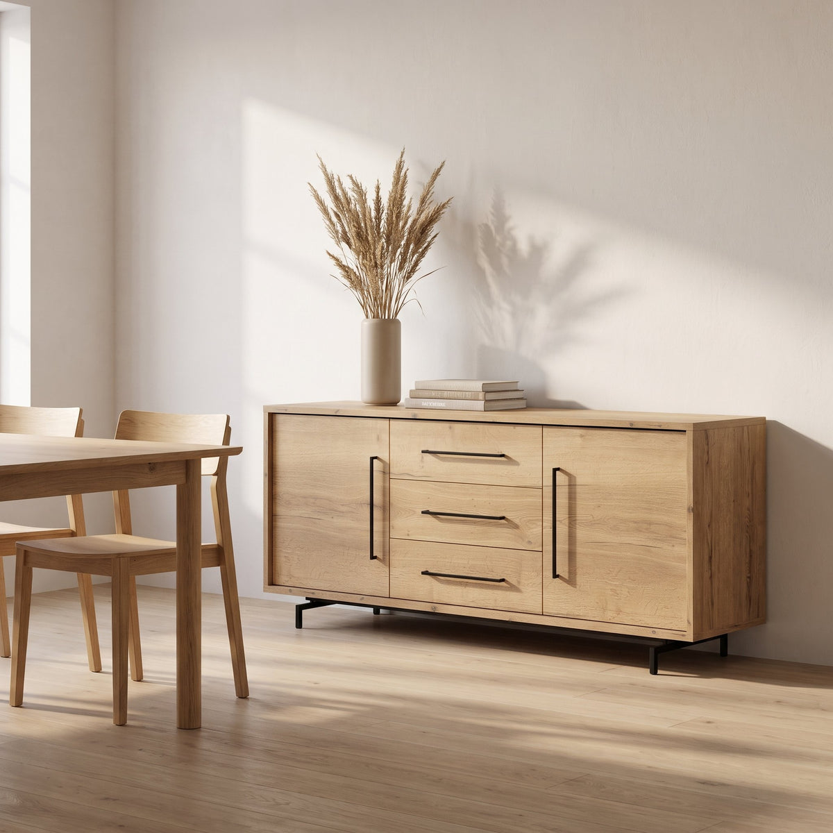 Dressoir Valencia 180 cm met 2 deuren en 3 lades in Natur-afwerking, sfeerfoto in eetkamer