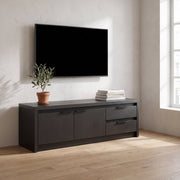 TV-meubel Modena 111 cm met 1 deur en 2 lades in donkere Noir-afwerking, sfeerfoto in appartement