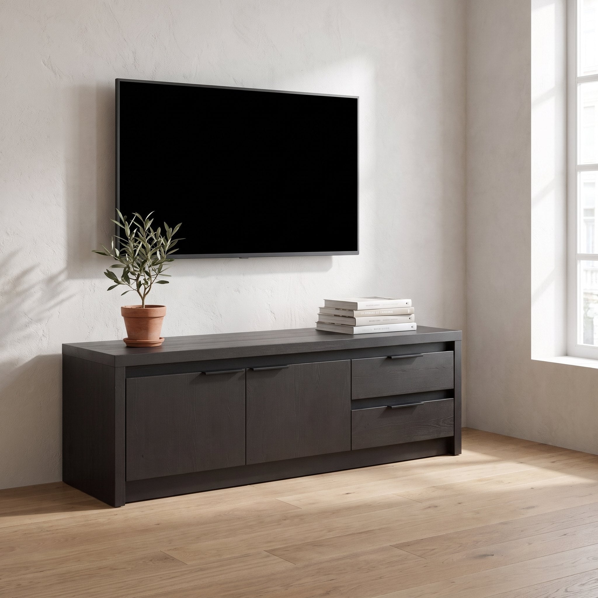 TV-meubel Modena 111 cm met 1 deur en 2 lades in donkere Noir-afwerking, sfeerfoto in appartement