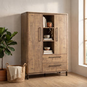 Wandkast Capri 118 cm met 2 deuren, 2 lades en 3 open vakken, sfeerfoto in eethoek