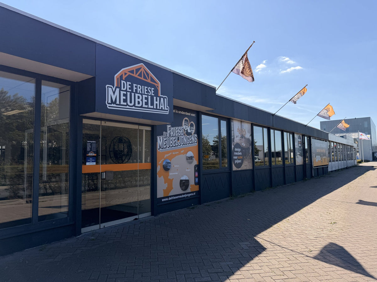 Buitenkant De Friese Meubelhal, de meubel opruimhal in Leeuwarden