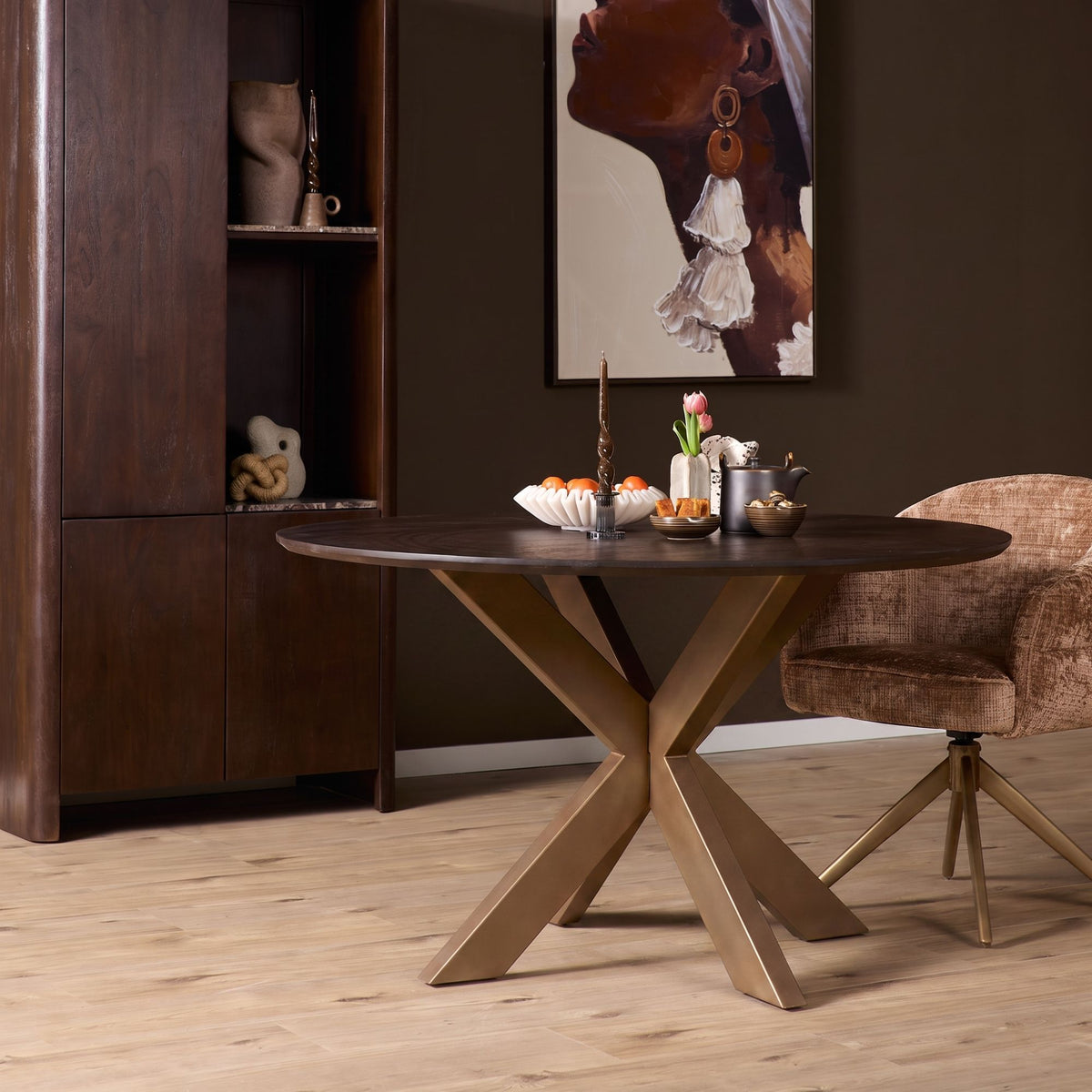 Eiken eettafel Ferris rond, blad bruin met matrixpoot brons