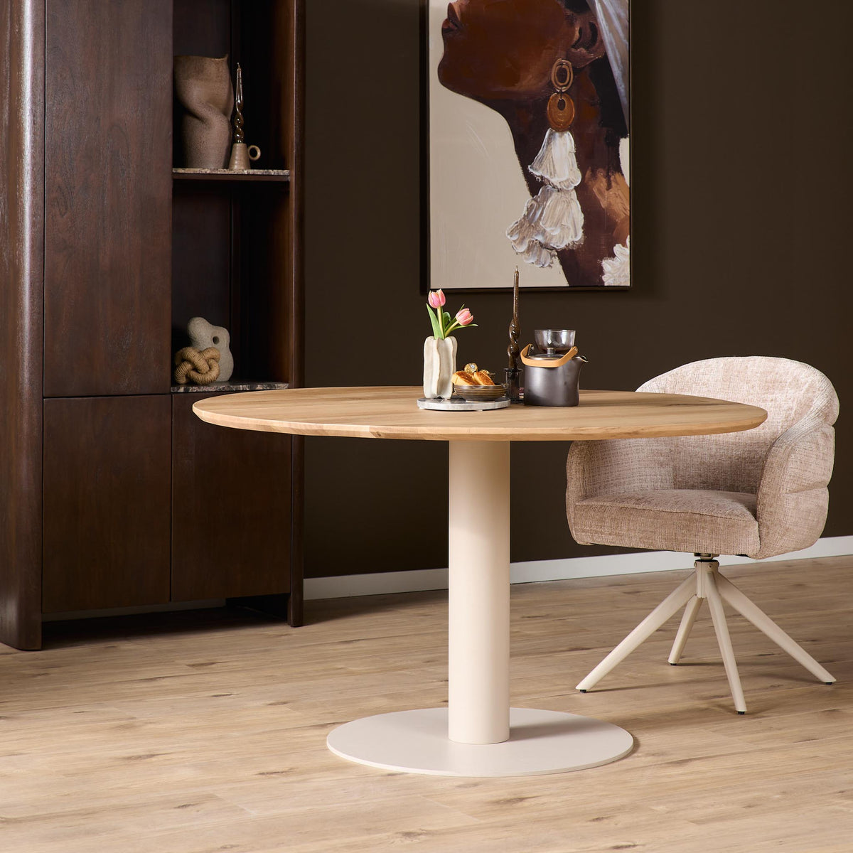 Eiken eettafel Ferris rond, blad naturel met kolompoot zand