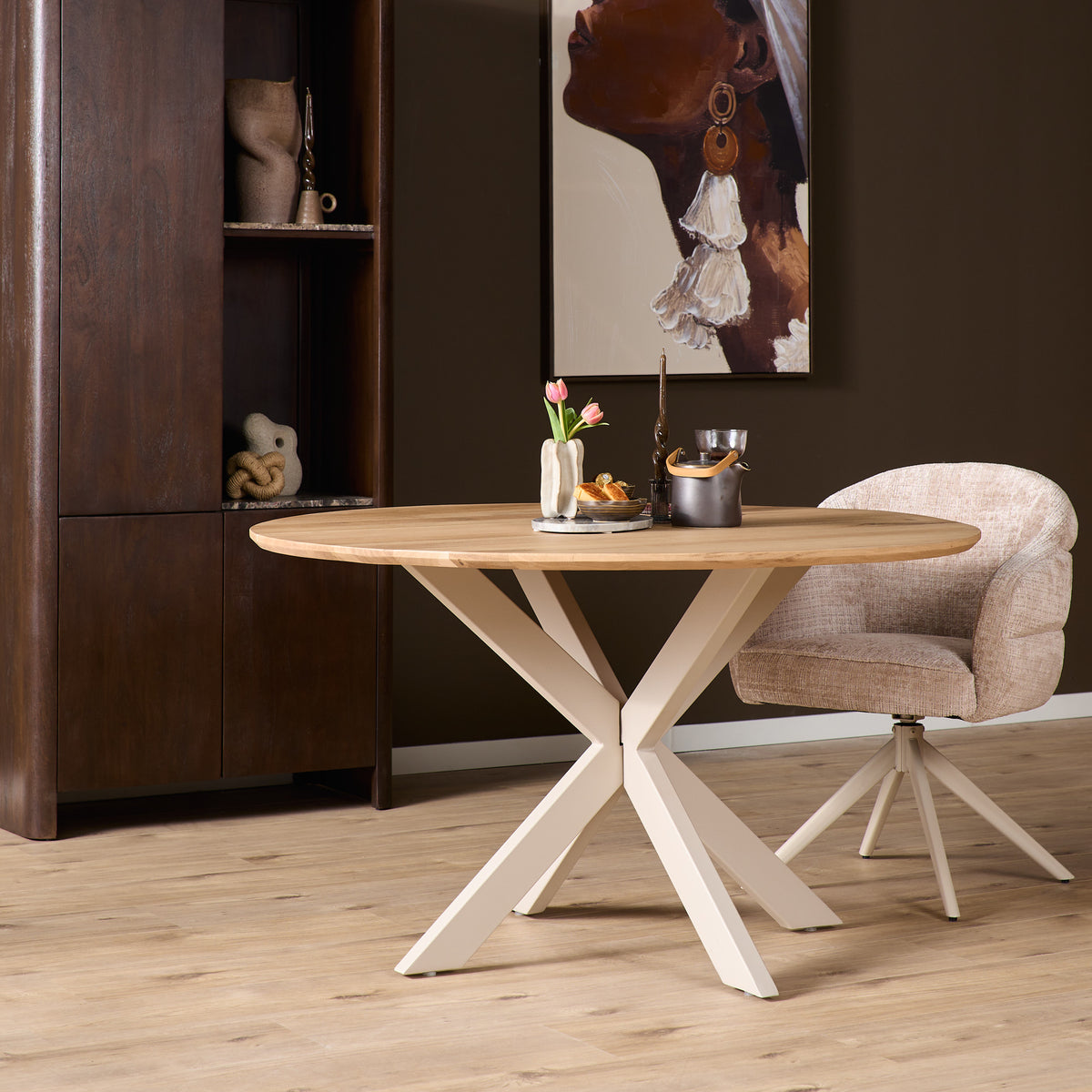 Eiken eettafel Ferris rond, blad naturel met matrixpoot zand